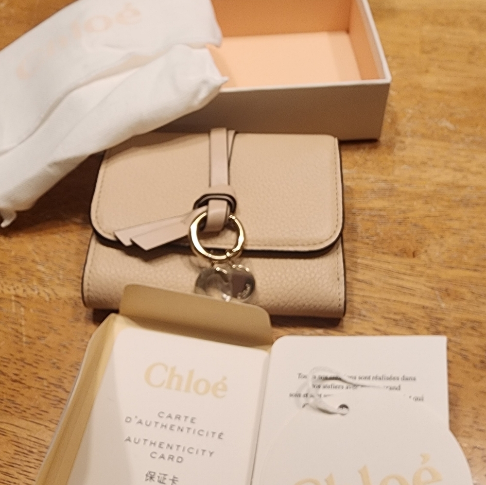 Chloé Alphabet Small Tri-Fold Wallet crafted from grained calfskin New Unused - Picture 16 of 16